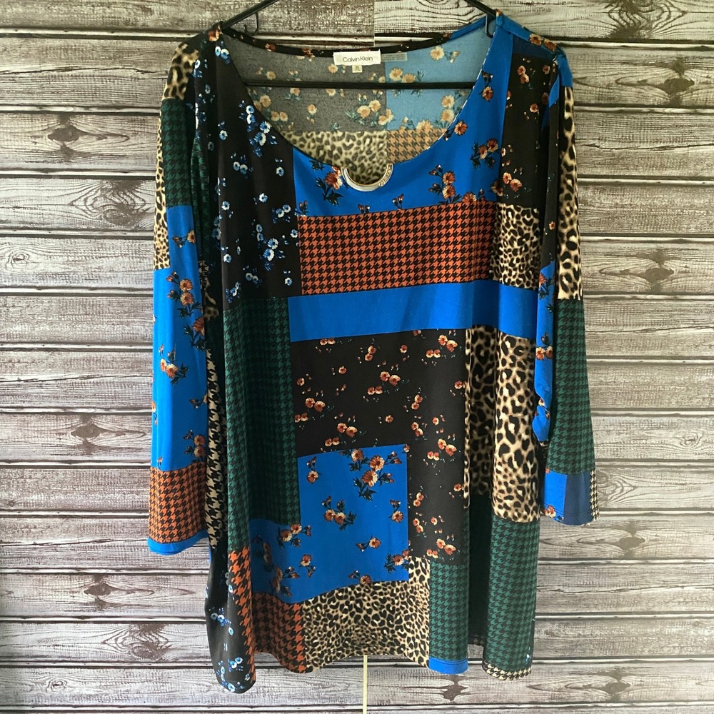 Calvin Klein Women's Long-Sleeved Top Size 3X Blue Mixed Print Gold Hardware